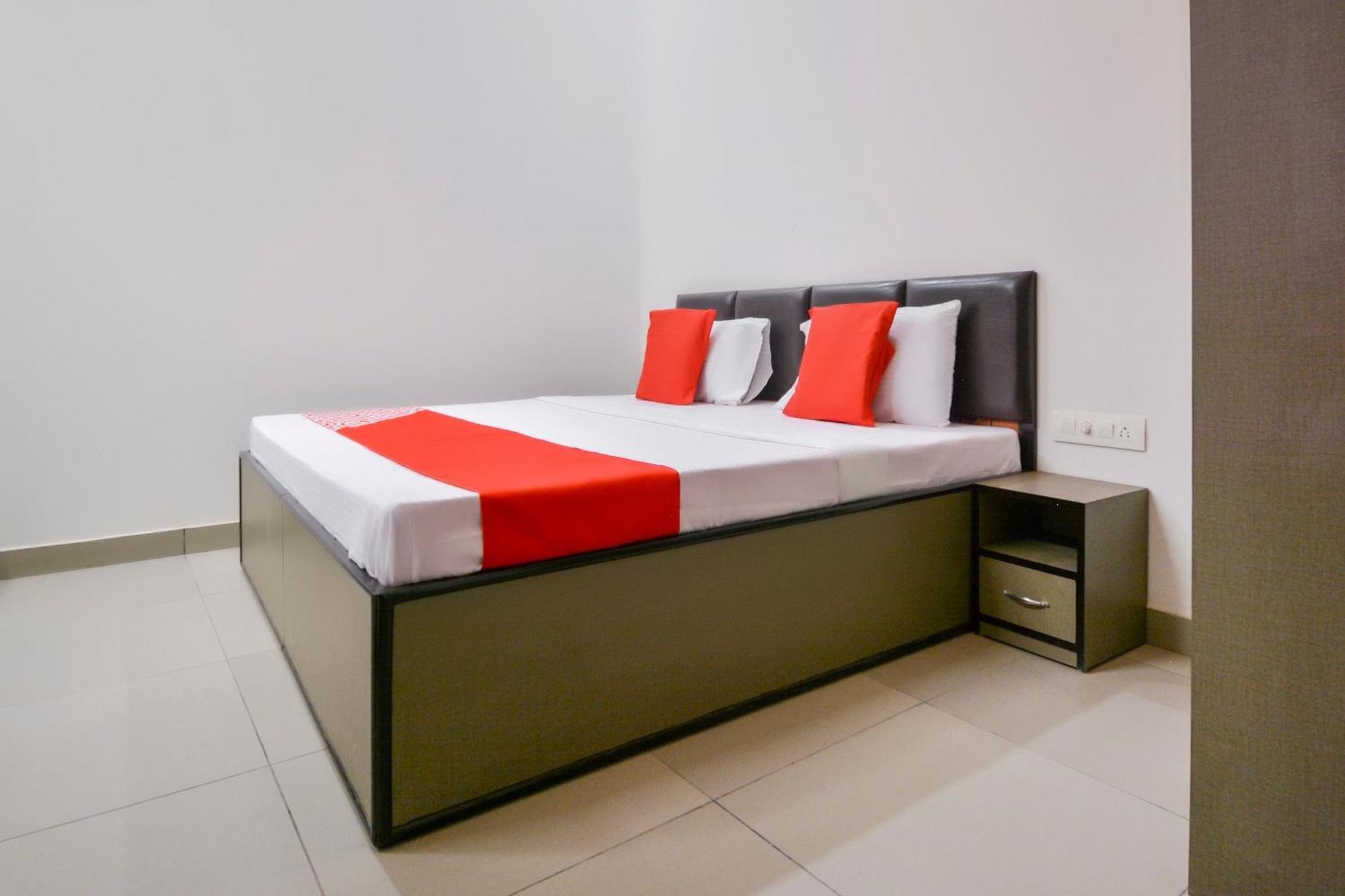 Hotel O White Solitaire Лудяна Екстериор снимка