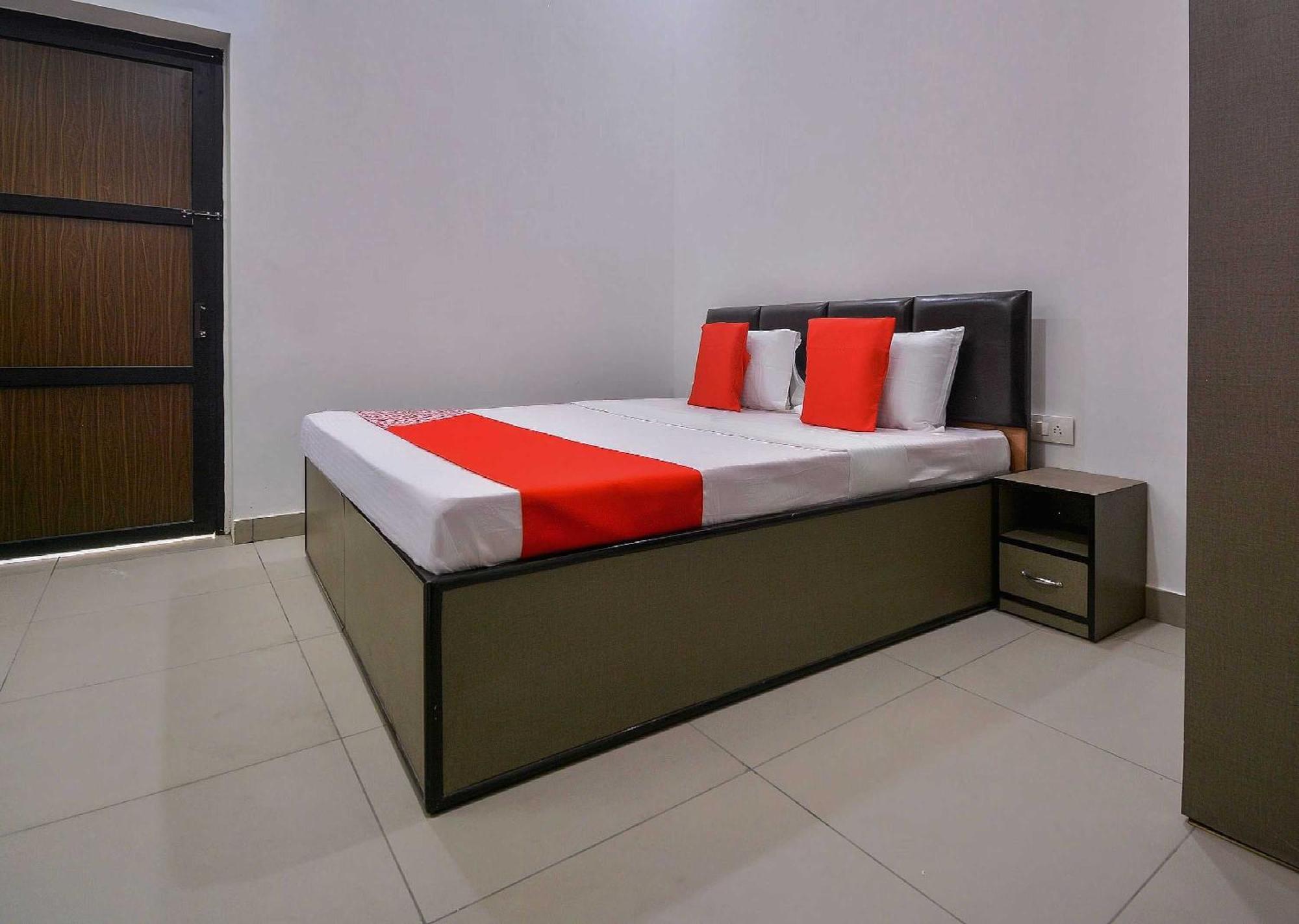 Hotel O White Solitaire Лудяна Екстериор снимка