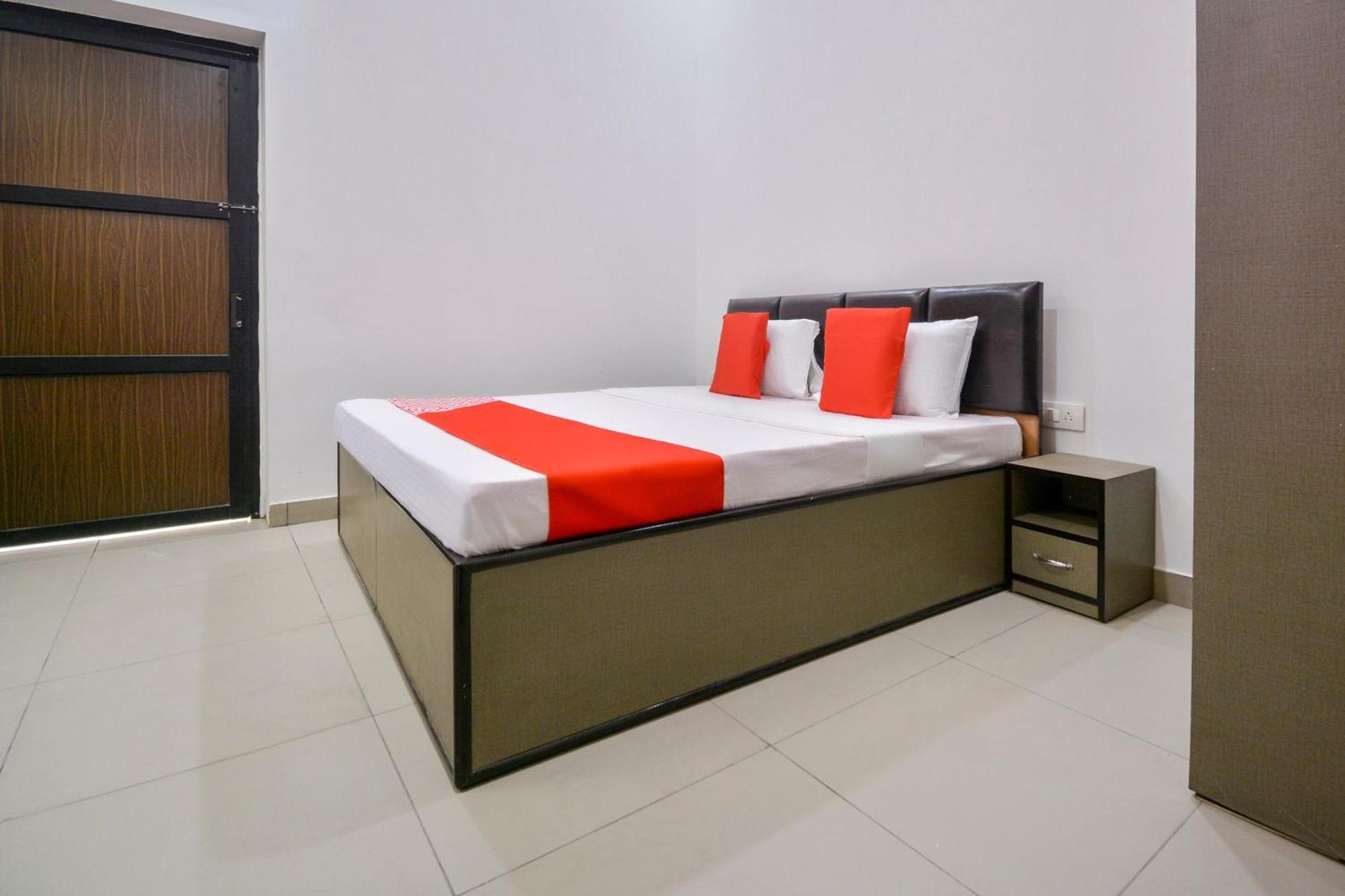 Hotel O White Solitaire Лудяна Екстериор снимка